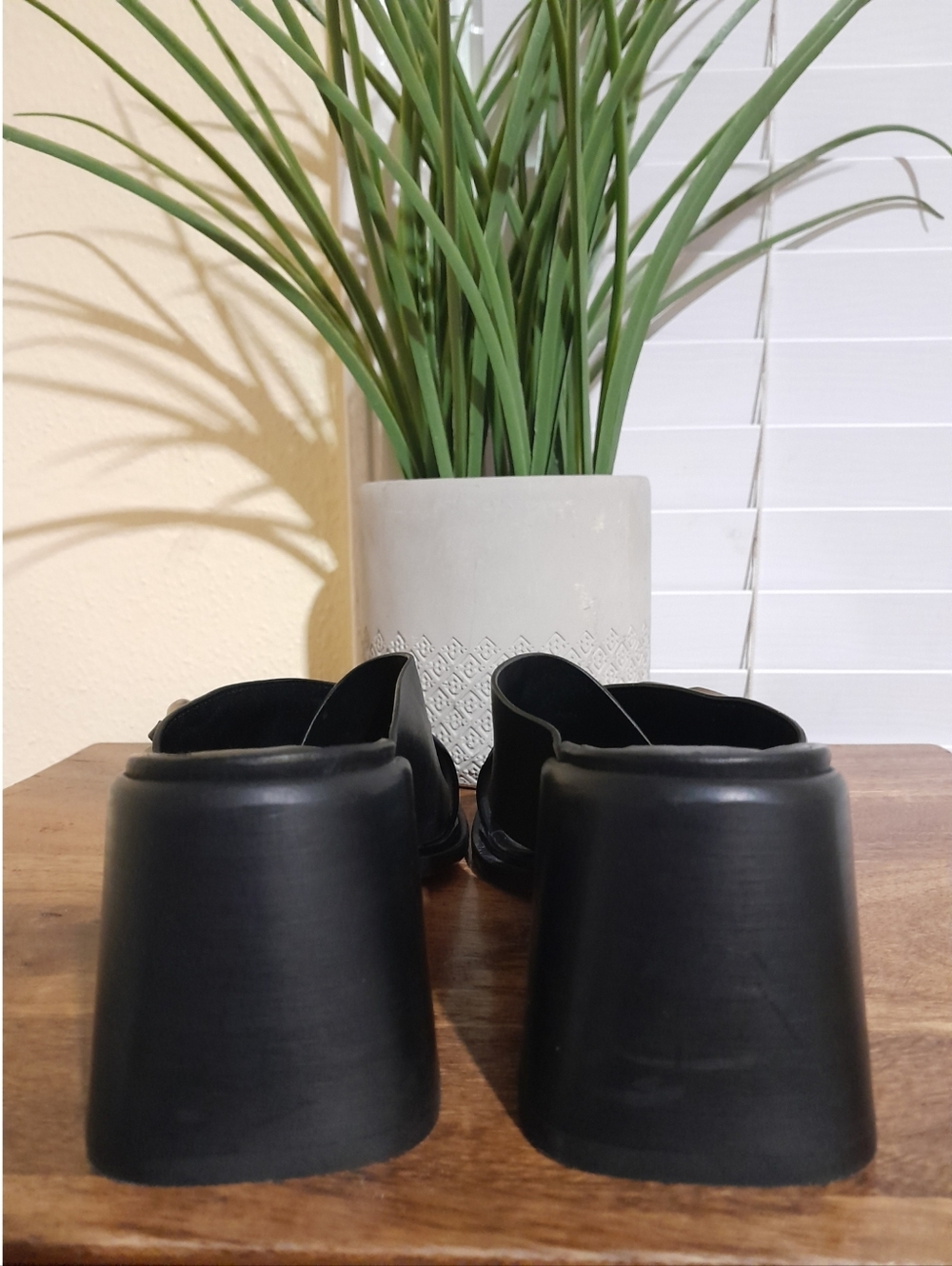 Leather Black Silver Chinkyl Goth Grunge Designer‎  Heels 39 (8.5) retail: $195 - Picture 5 of 11